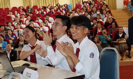 ນັກສຶກສາຄະນະນິຕິສາດ ແລະລັດຖະສາດຄວ້າລາງວັນທີ 2 ໃນກິດຈະກຳຖາມ-ຕອບວິທະຍາສາດ ເພື່ອຕ້ອນຮັບກອງປະຊຸມໃຫຍ່ ຄັ້ງທີ VI ຂອງອົງຄະນະພັກ ມຊ